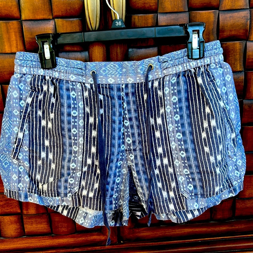 Gap jean shorts with fun design - size medium